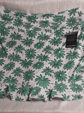 Golftini Women’s White Floral Skort with Green Daisy Print